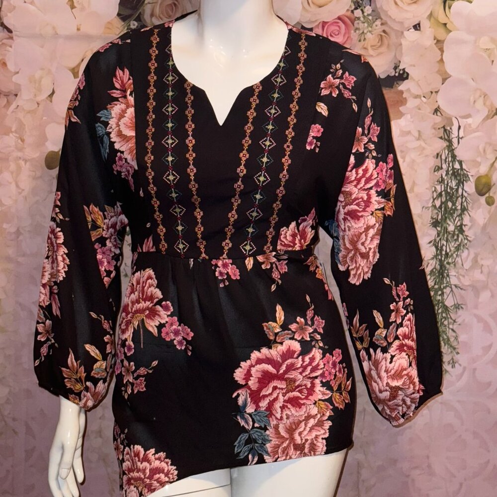 2X- Floral Print Embroidered Split Neck Blouse